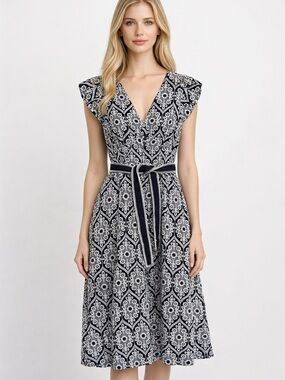 Adelyn Rae Dress Embroidered Navy Cream Cap Sleeve Medium NWT